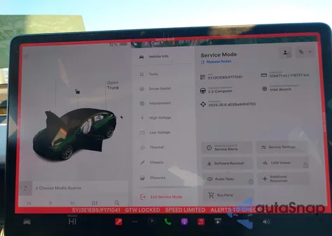 2018 Tesla Model 3 Long Range/Performance z USA, uszkodzony, nr VIN 5YJ3E1EB9JF171041